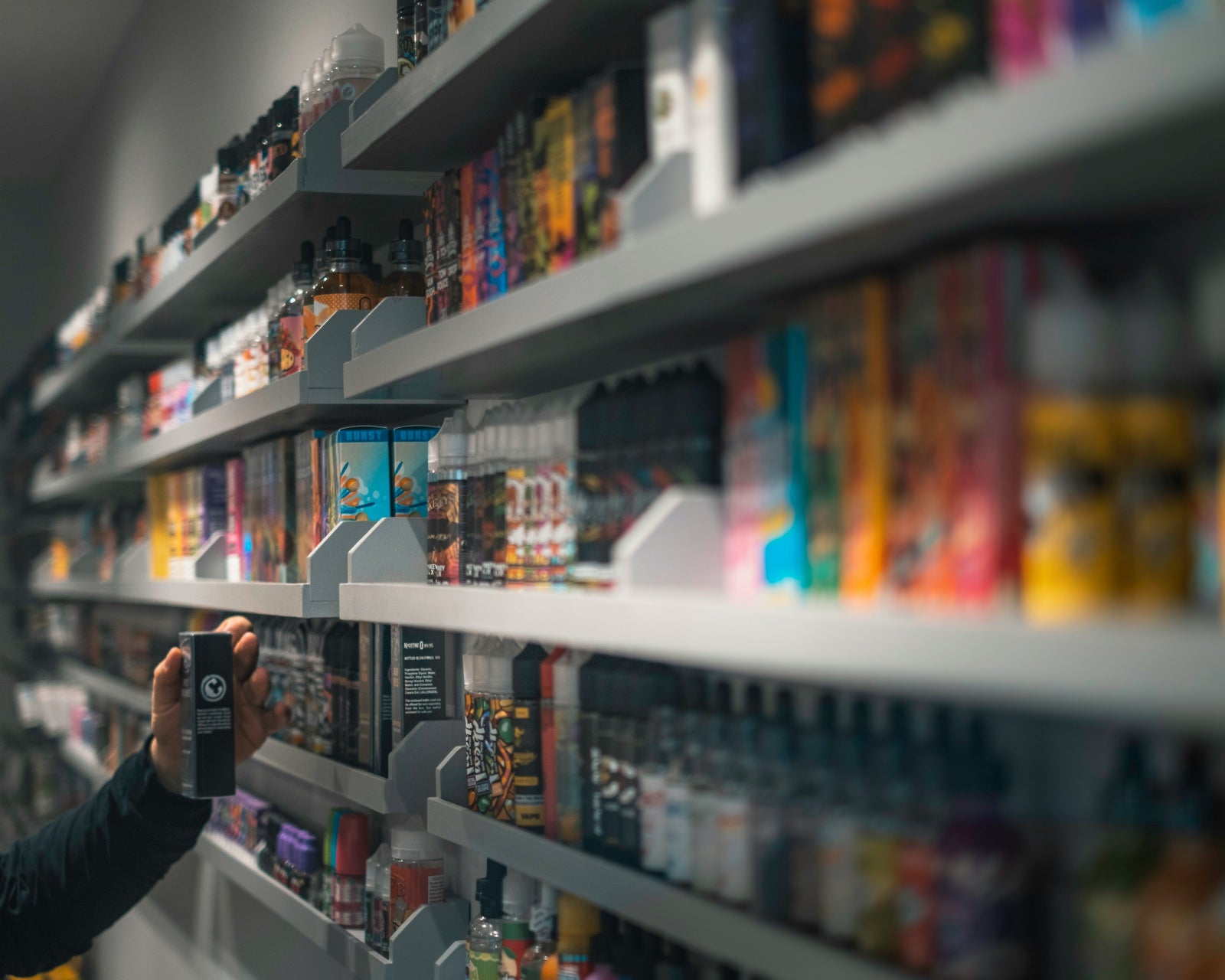 How Long Does Vape Juice Last? Shelf Life, Storage, and Signs It’s Off